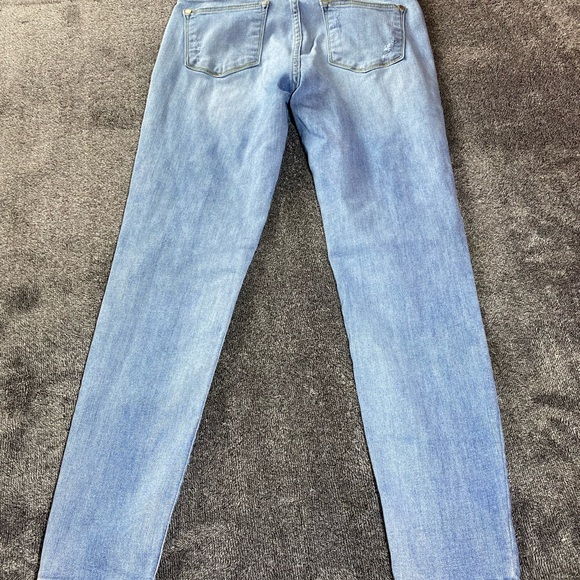 Judy Blue Light Blue Distressed Jeans ( 9/29 ) - Picture 5 of 7